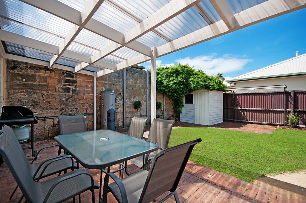 Historic Central Cottage In Warrnambool Chambre photo