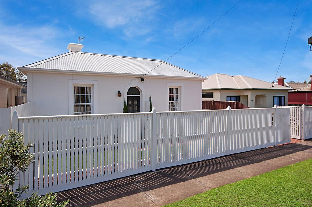 Historic Central Cottage In Warrnambool Chambre photo